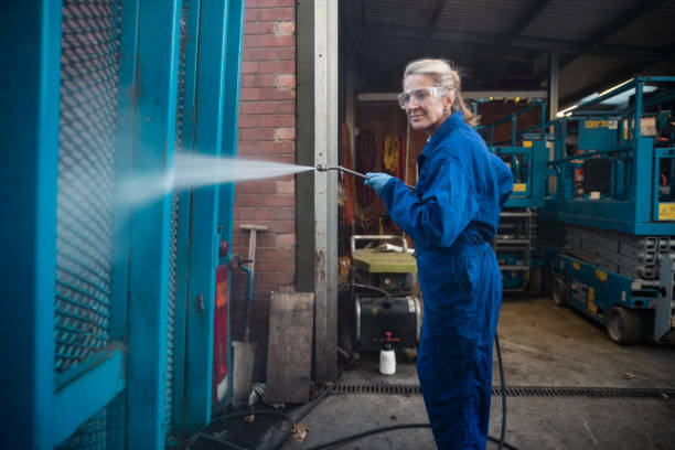 Post-Construction Pressure Washing in Country Clu, CA