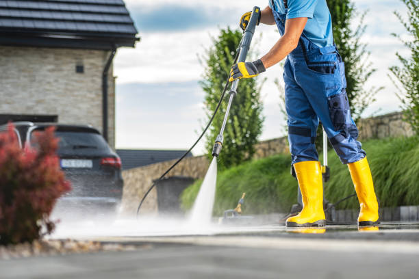 Best Sidewalk and Walkway Cleaning  in Country Clu, CA